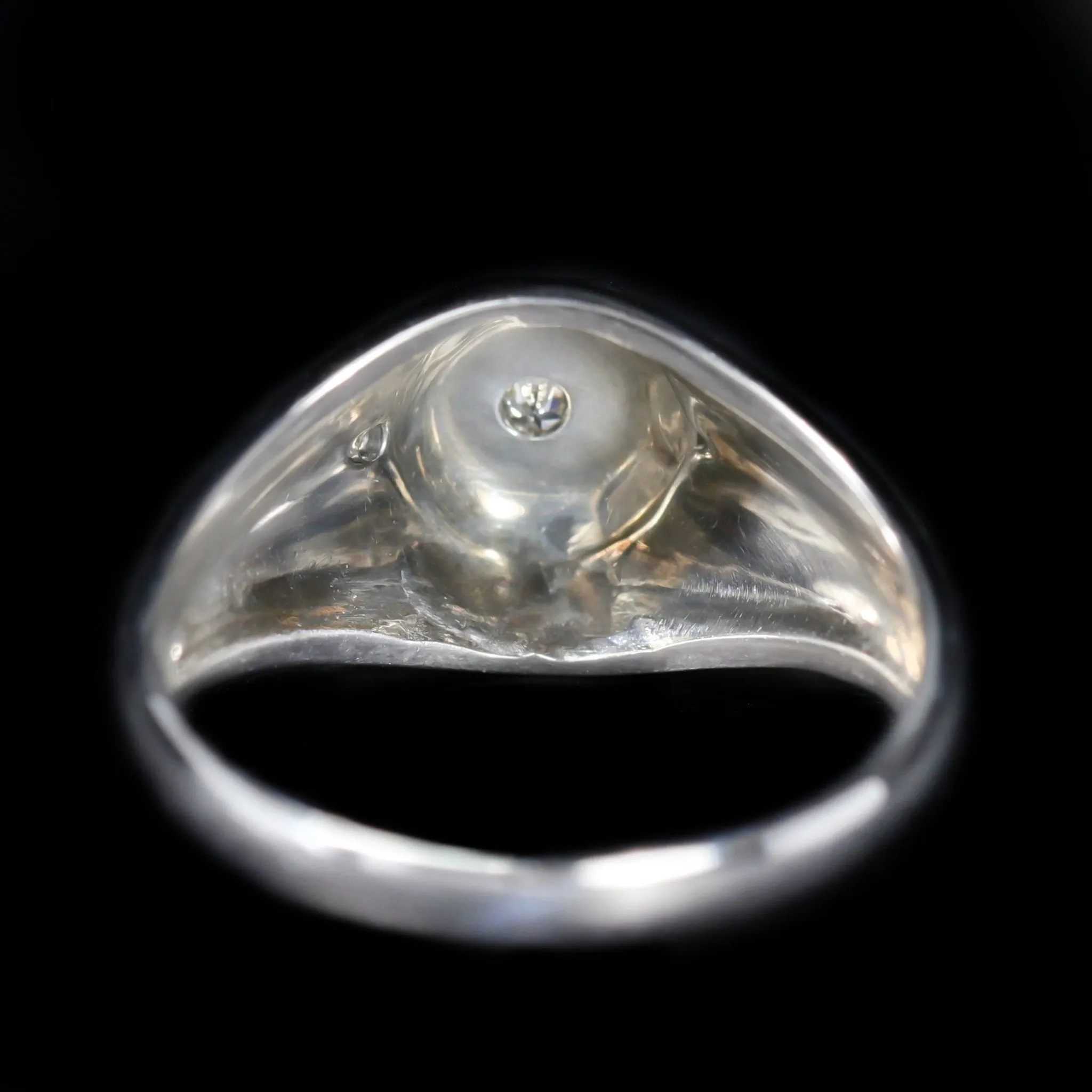 Art Deco 18K White Gold and Diamond Ring