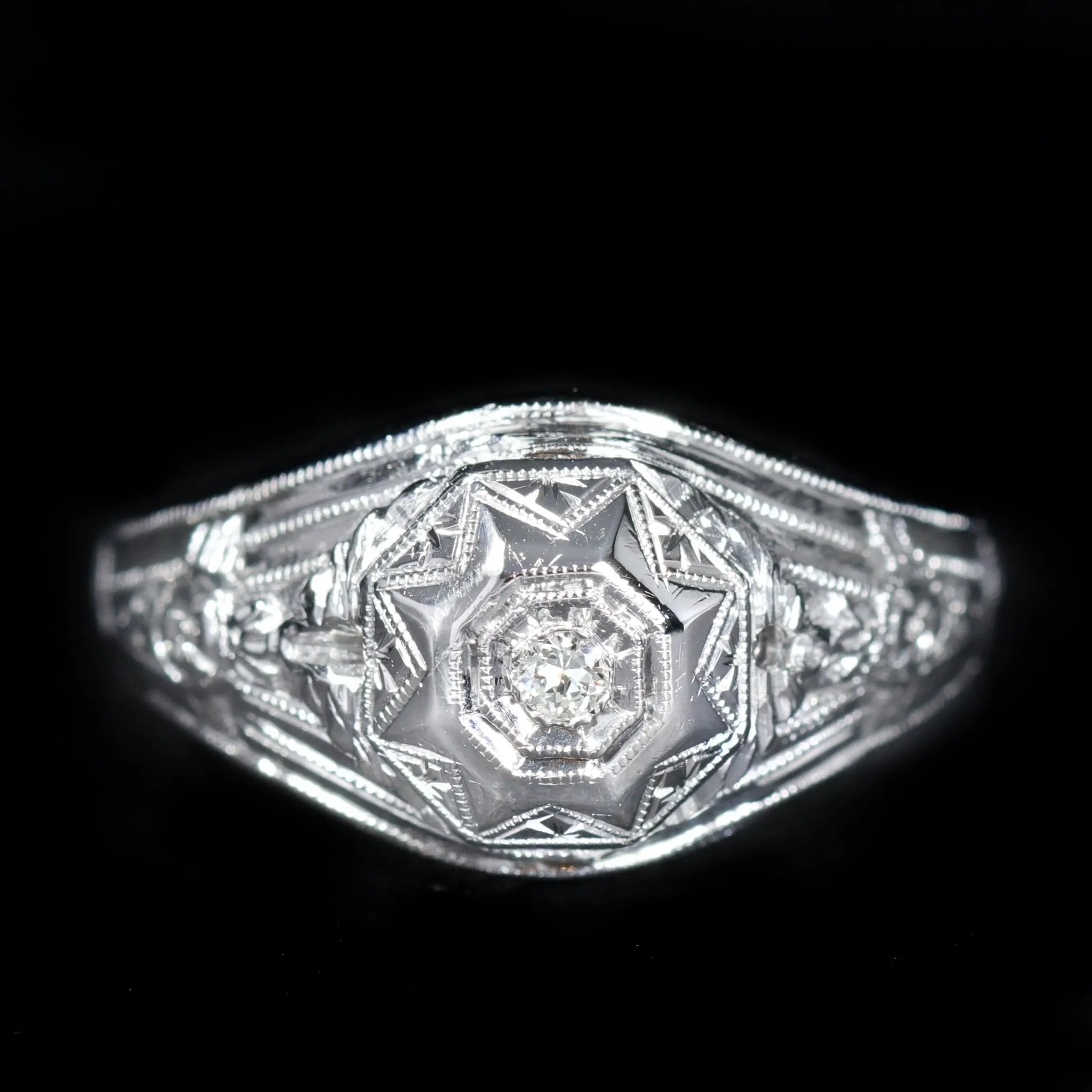 Art Deco 18K White Gold and Diamond Ring