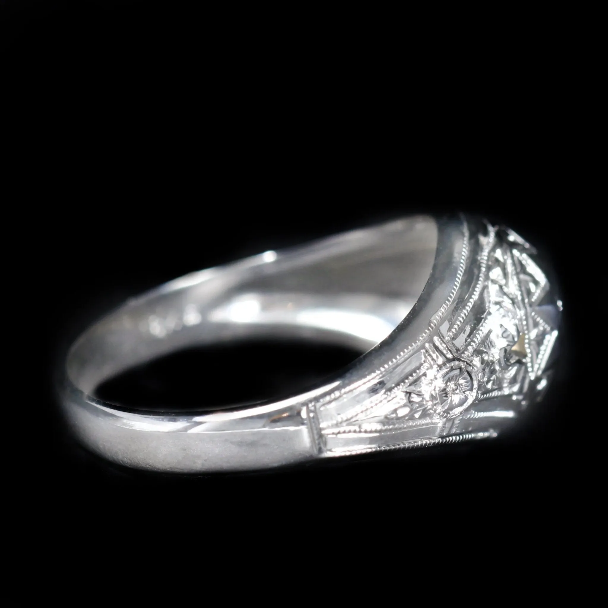 Art Deco 18K White Gold and Diamond Ring