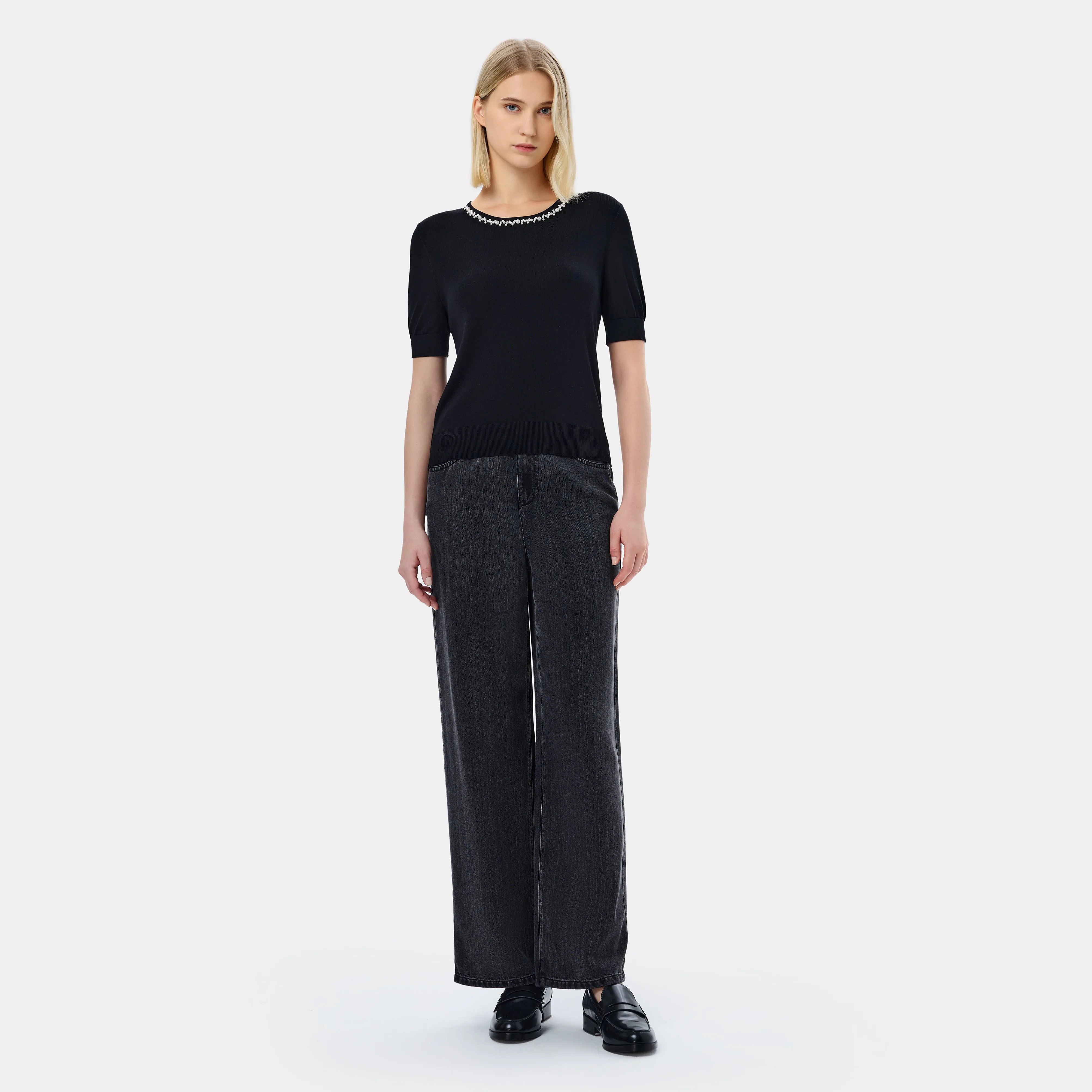 CHIC PEARL-TRIMMED BLACK TOP