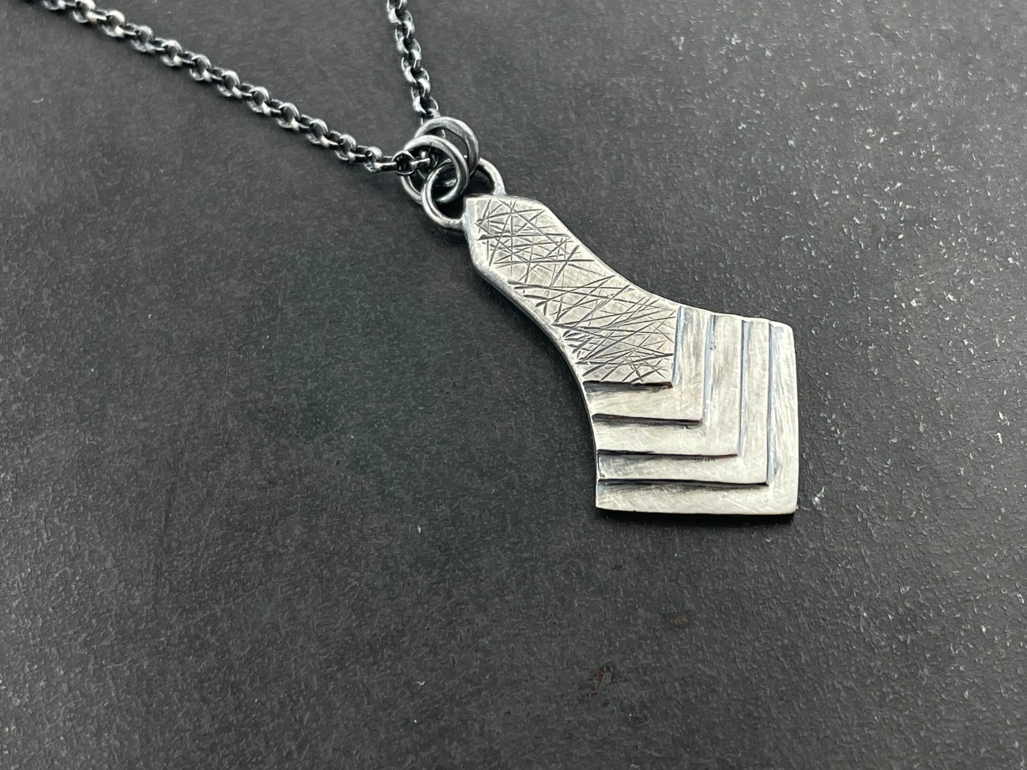 Deco Necklace with random crosshatch