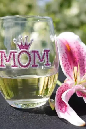 Mom Stemless Wine Glass
