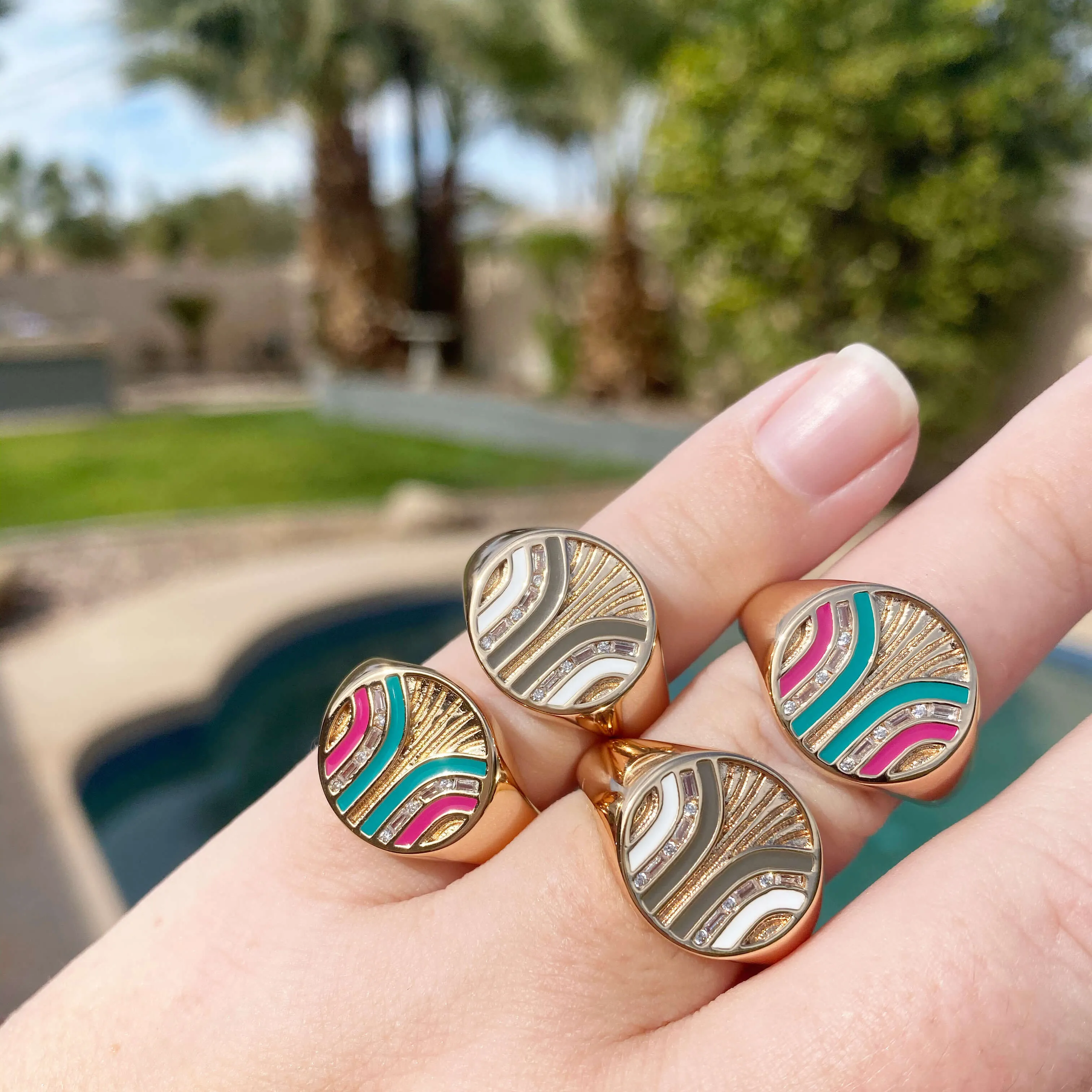 South Beach Signet Ring - Grey/White