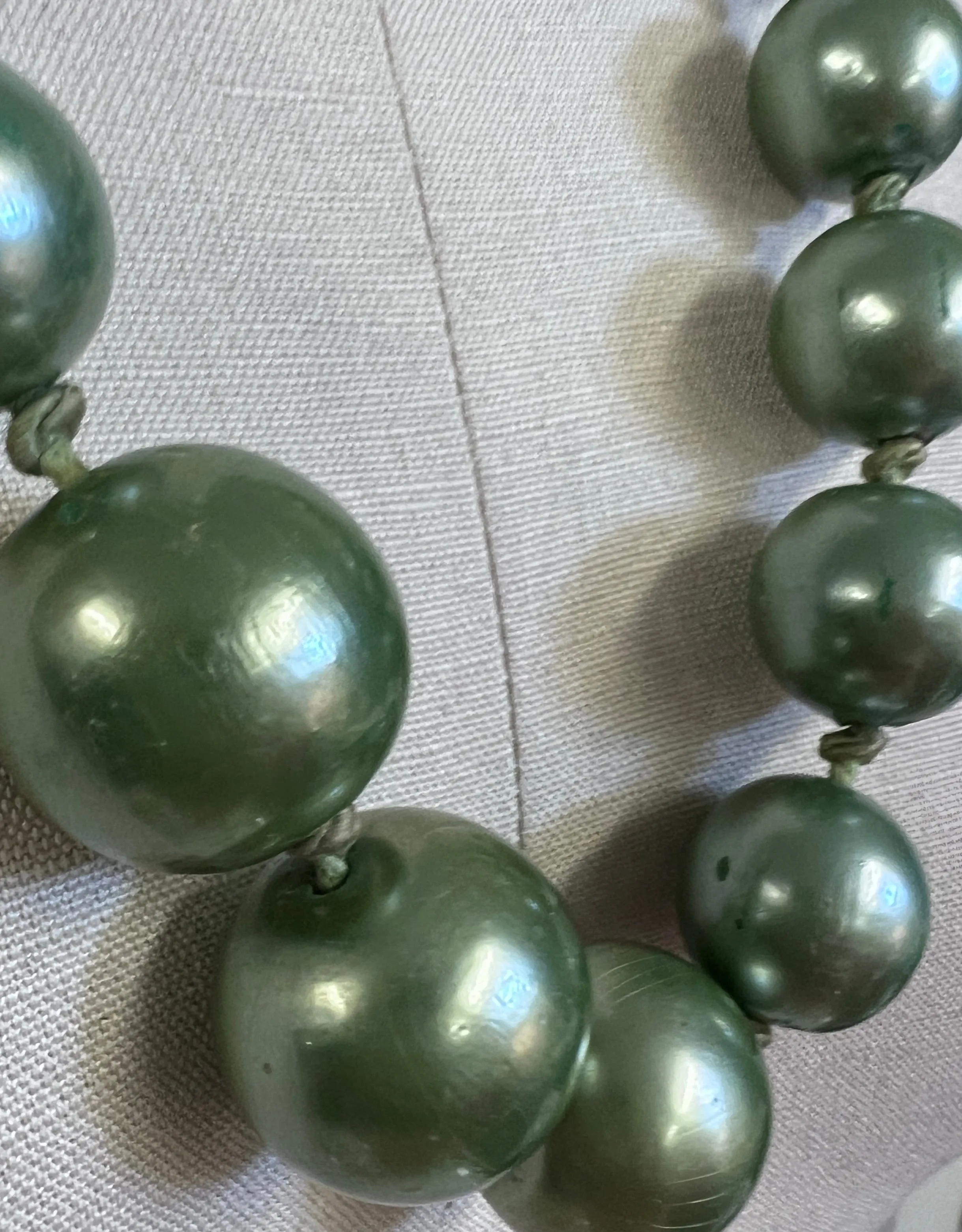 Vintage Necklace Green Composition Beads Graduated 1940s 29"