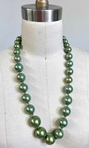 Vintage Necklace Green Composition Beads Graduated 1940s 29"