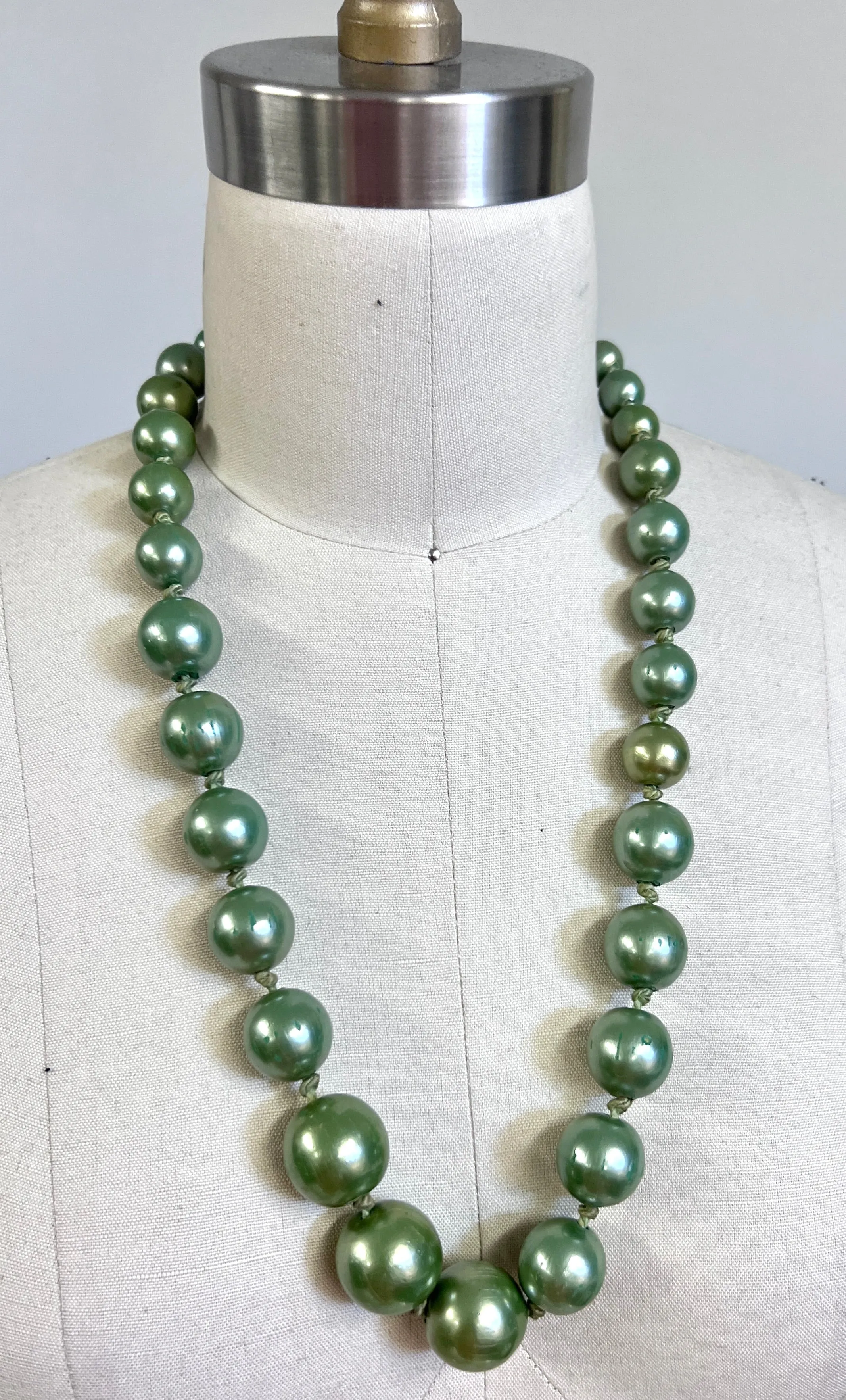 Vintage Necklace Green Composition Beads Graduated 1940s 29"